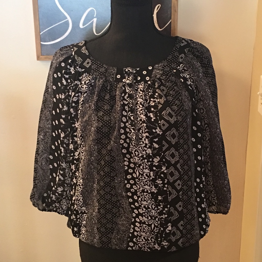 Top with 3/4 length sleeves